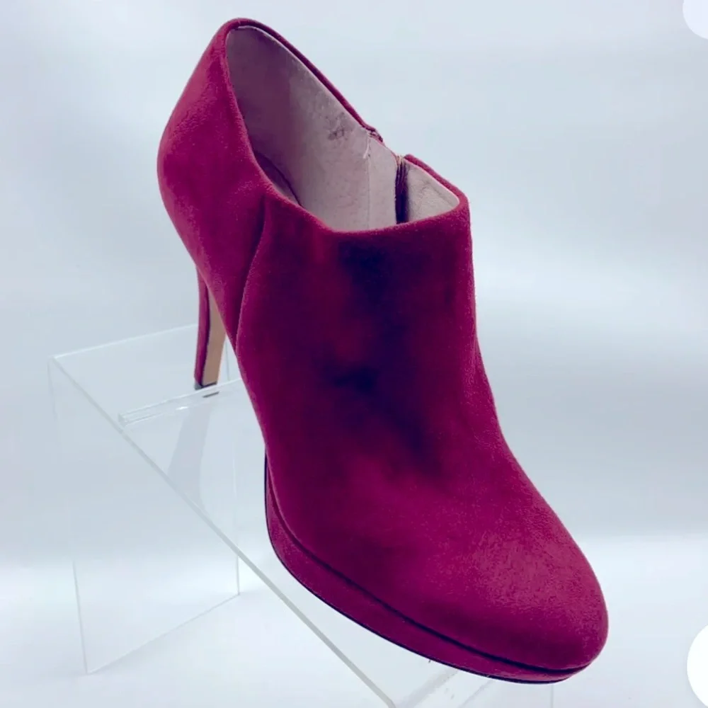 Vince Camuto red suede bootie heels size 6
